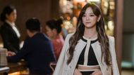 Shin Ha-ri pretending to be rich (Image Source: Netflix)